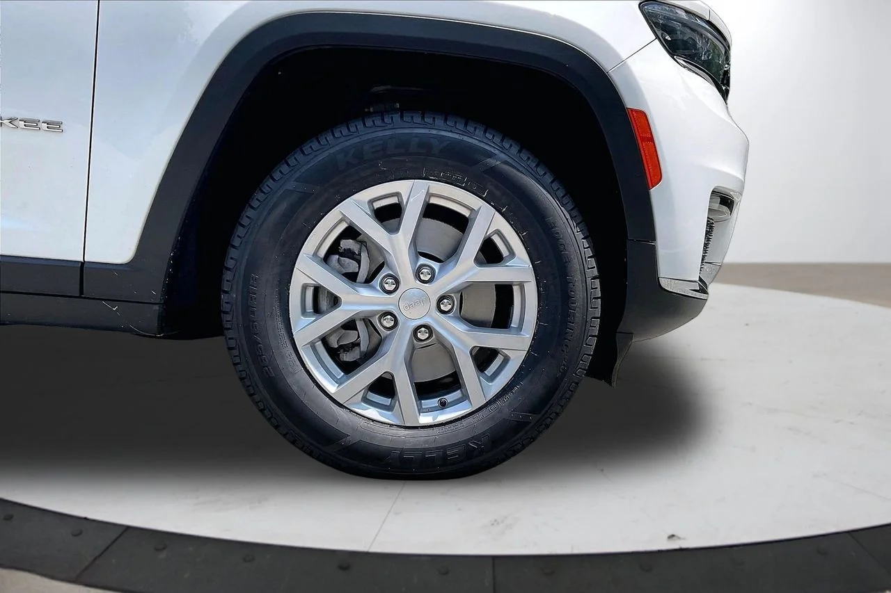 Used 2023 White Jeep Limited image 37