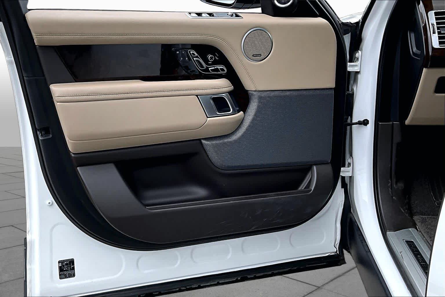 Used 2022 Fuji White Land Rover Westminster image 25