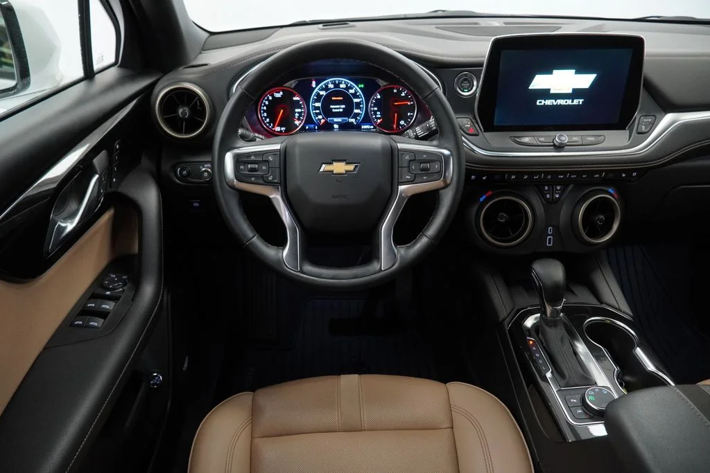 Used 2025 Beige Chevrolet Premier image 6