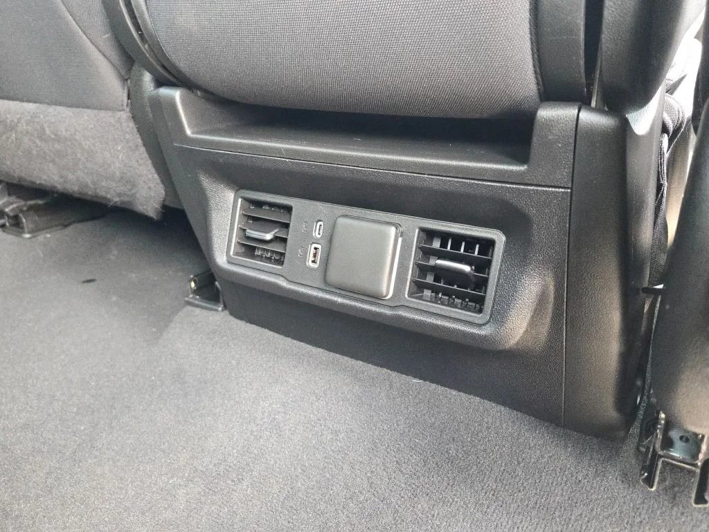 Used 2024 White GMC Elevation image 11