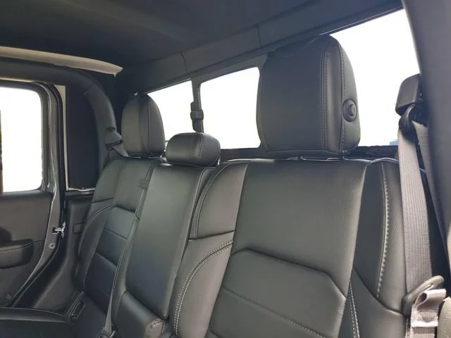 Used 2021 Granite Crystal Metallic Clearcoat Jeep Overland image 25