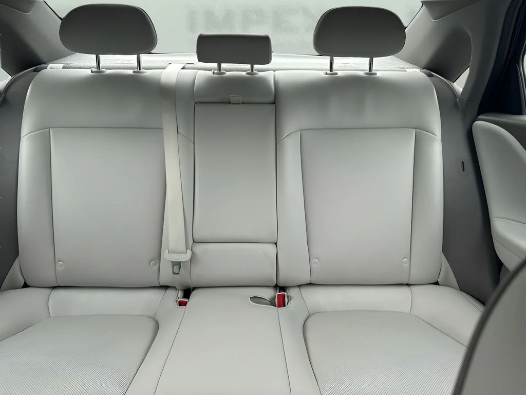 Used 2023 Green Hyundai SEL image 11