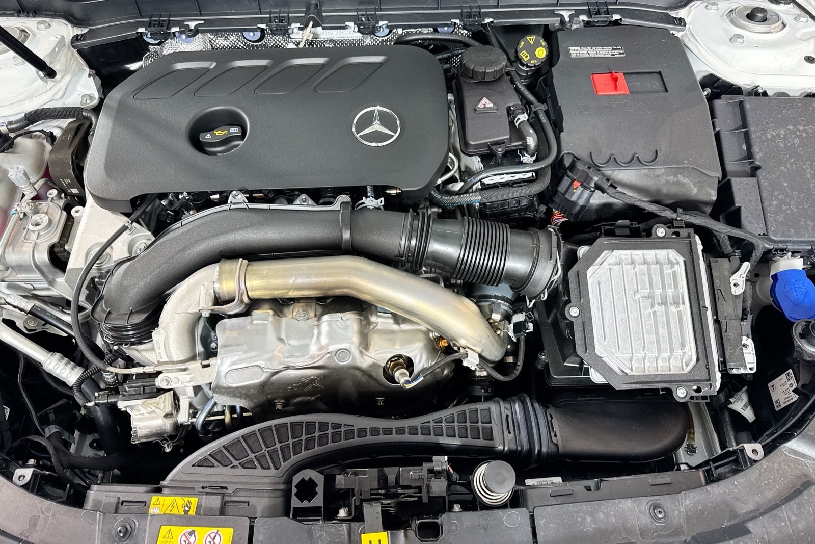 New 2026 Polar White Mercedes-Benz GLB 250 image 28