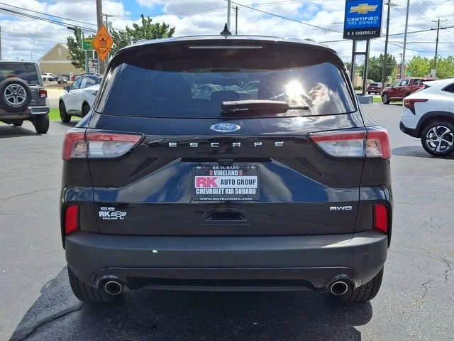 Used 2022 Black Ford SE image 6