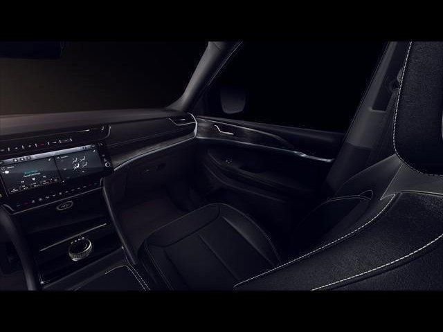 New 2026 Diamond Black Crystal Pearl-Coat Exterior Paint Jeep Altitude image 7