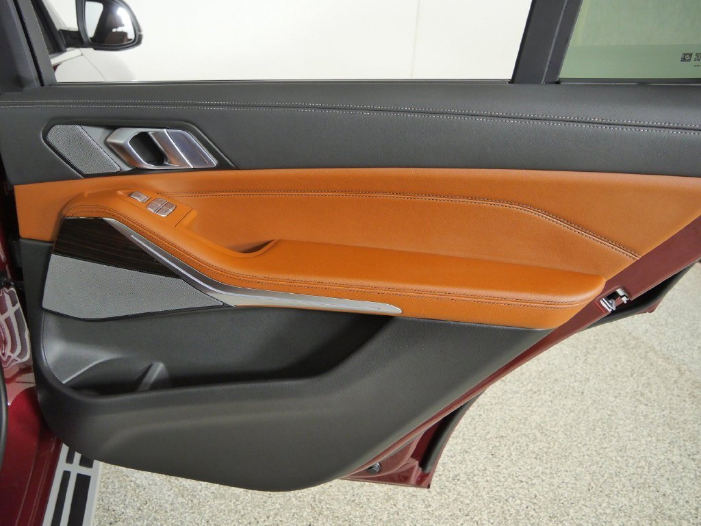 Used 2027 Red BMW xDrive40i image 26