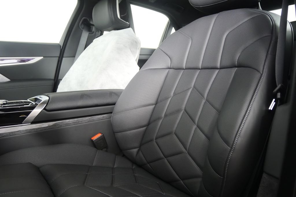 Used 2026 Black Sapphire Metallic BMW 750e xDrive image 11