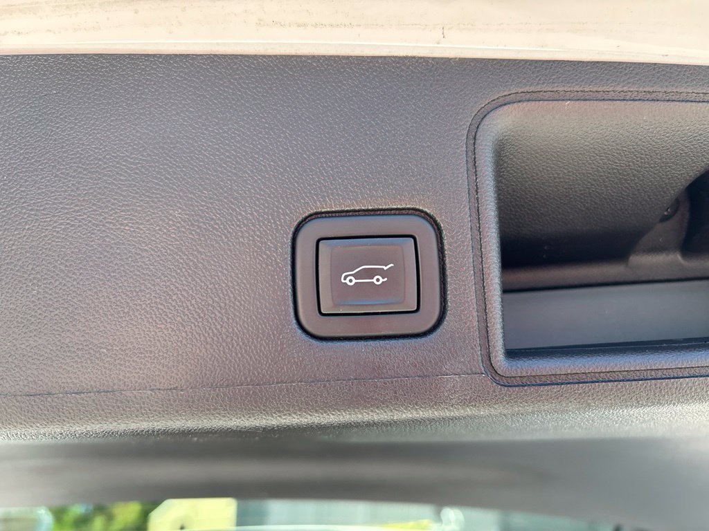 Used 2023 White GMC SLE image 15