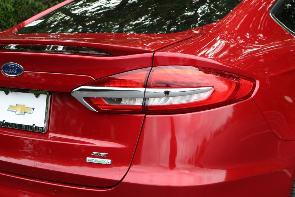 2020 Ford Fusion SE - Photo 9