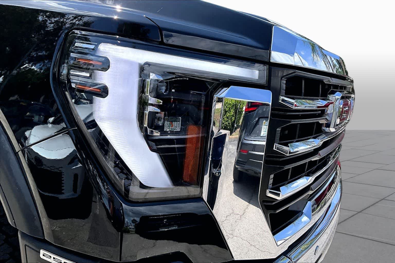 Used 2024 Onyx Black GMC SLT image 28