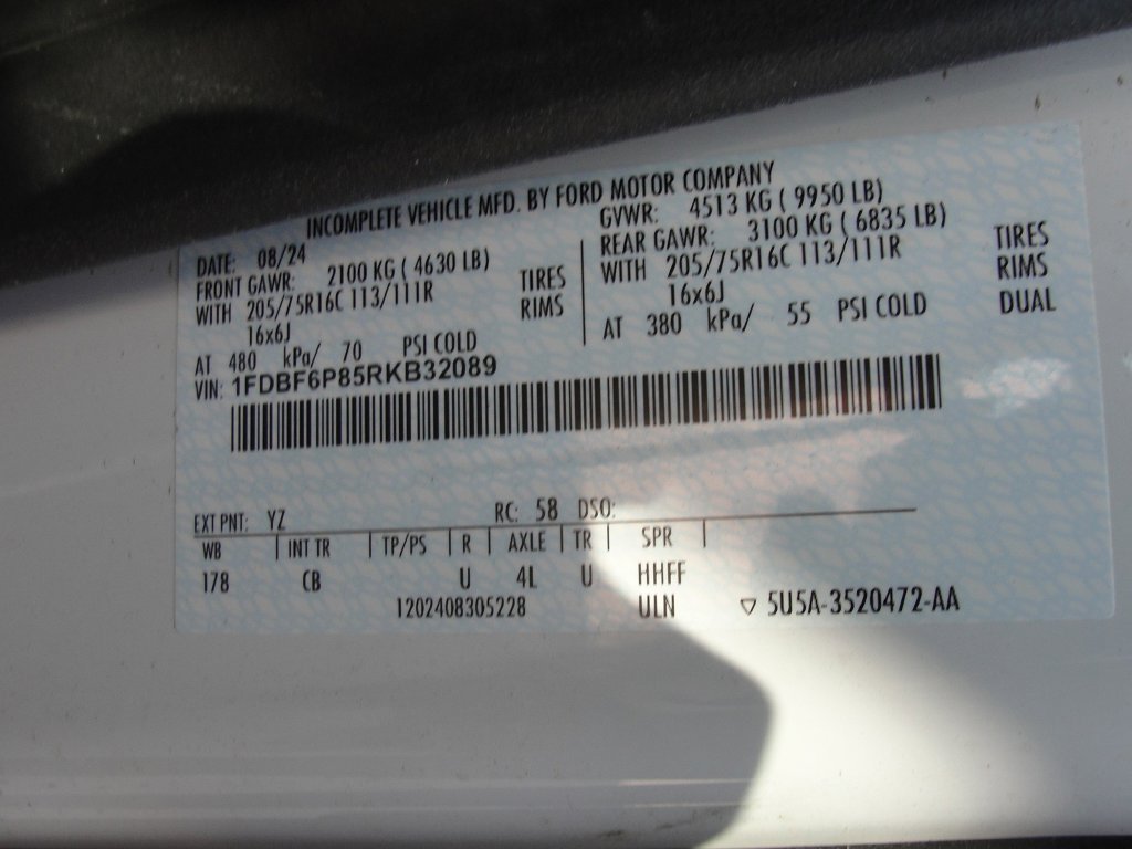 New 2024 Oxford White Ford Cutaway image 13