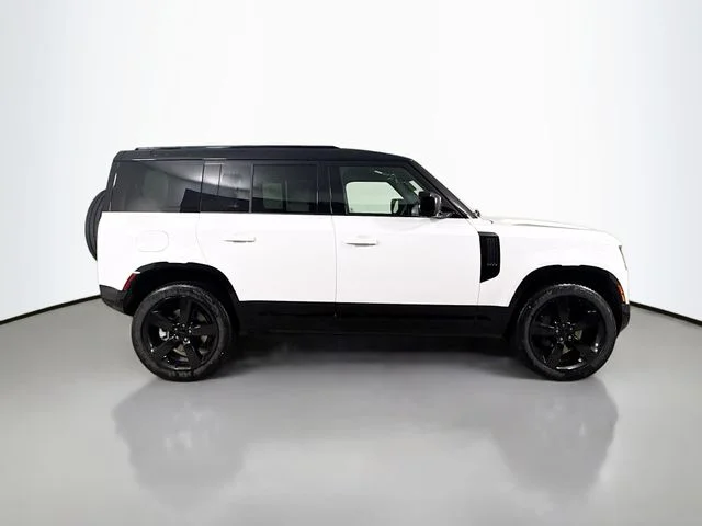 New 2026 Fuji White Land Rover X-Dynamic SE image 4