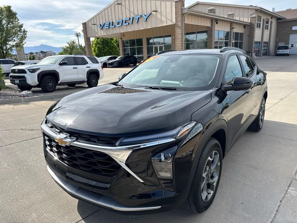 Used 2025 Black Chevrolet LT image 5