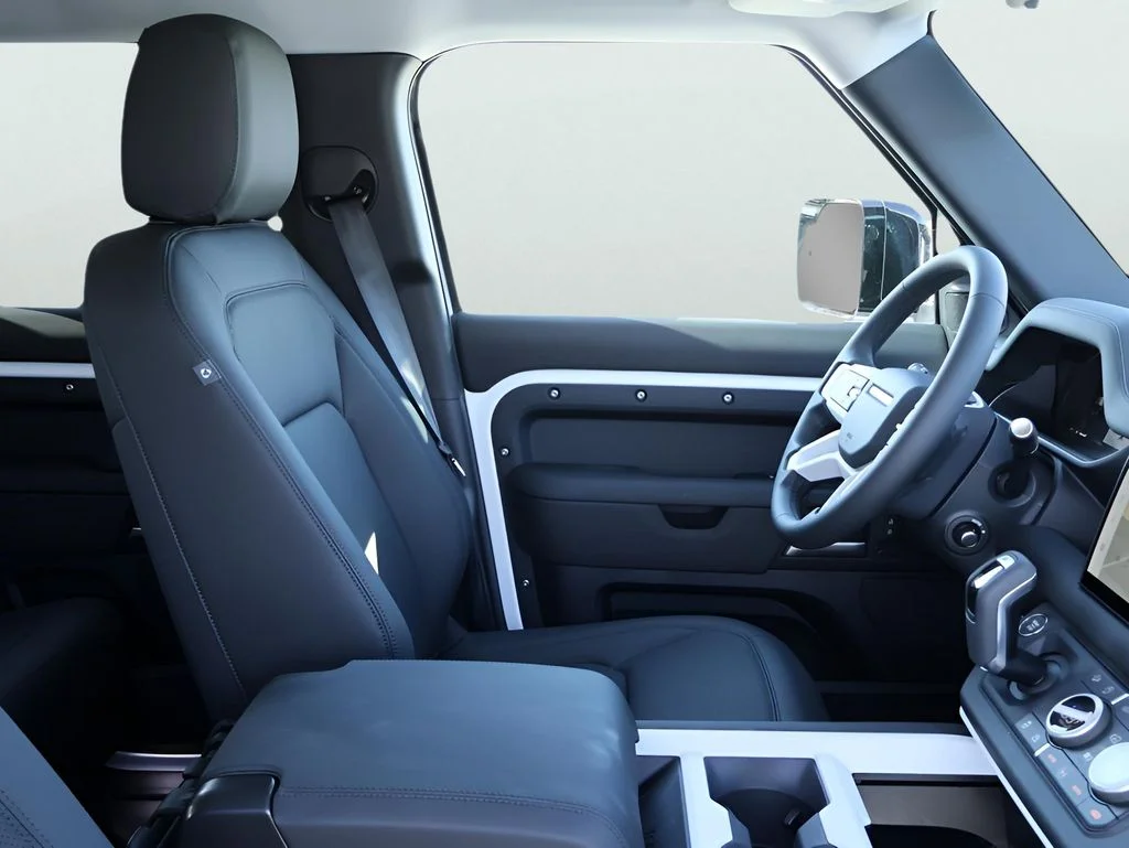 Certified Used 2025 Fuji White Land Rover S image 9