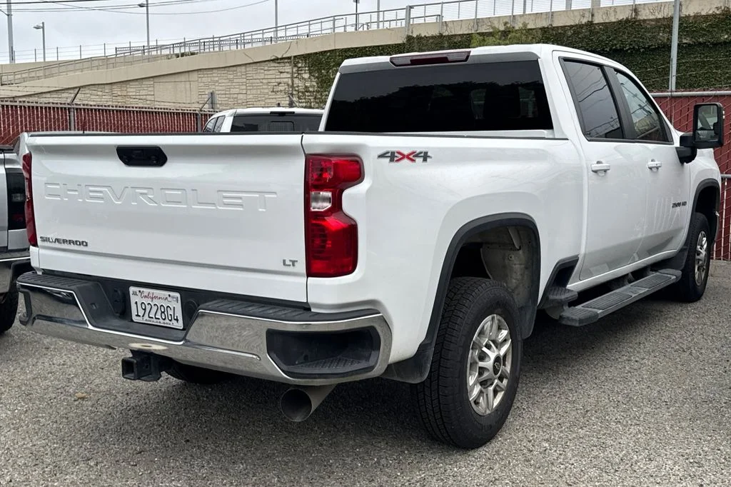 Used 2025 White Chevrolet LT image 5