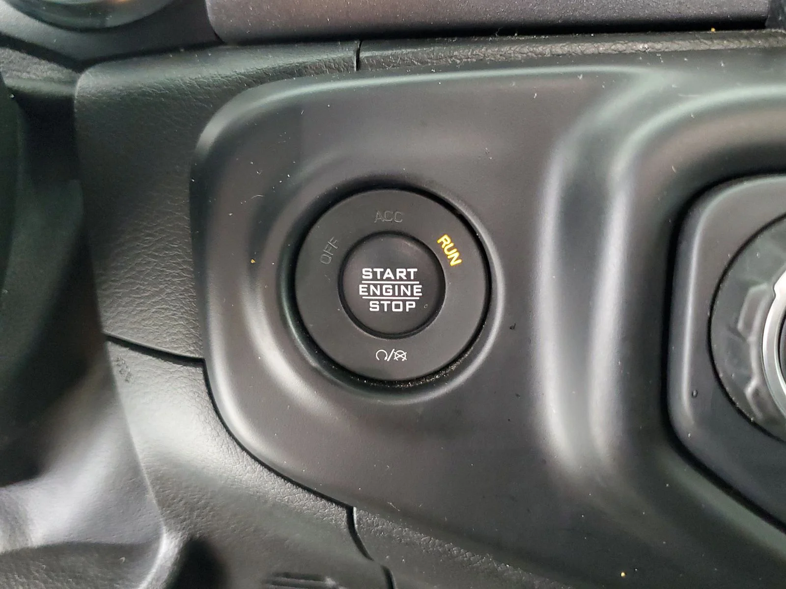 Used 2021 Gray Jeep Mojave image 28