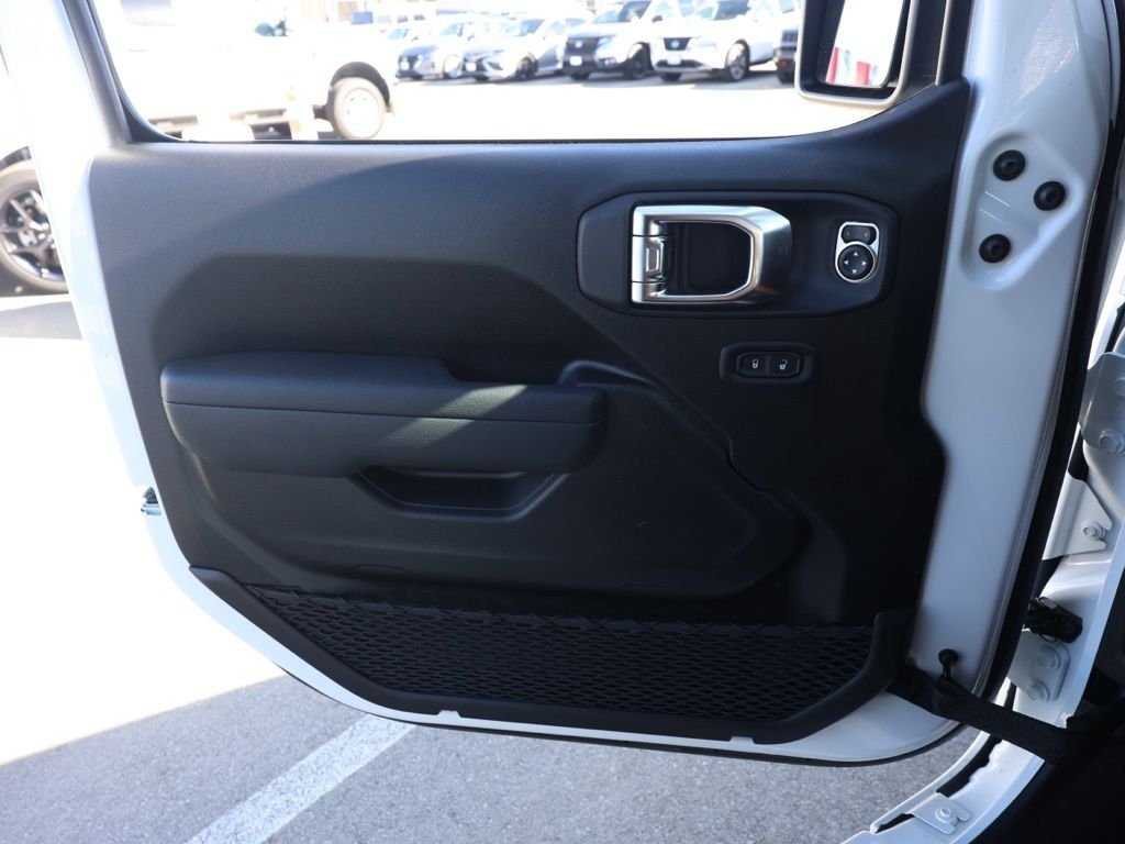 New 2026 Bright White Clear-Coat Exterior Paint Jeep Sport S image 22