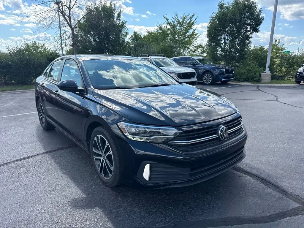 Used 2022  Volkswagen 1.5T Sport image 3