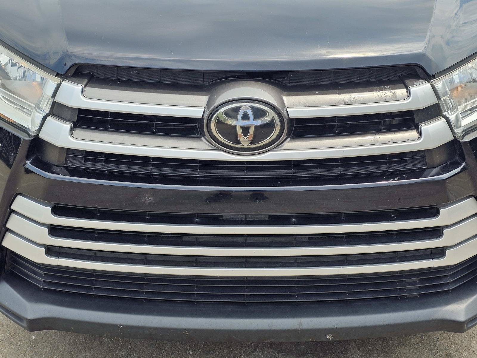 Used 2019 Black Toyota  image 3