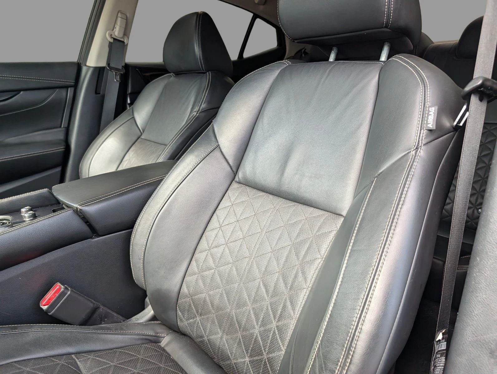Used 2019 Super Black Nissan Platinum image 12