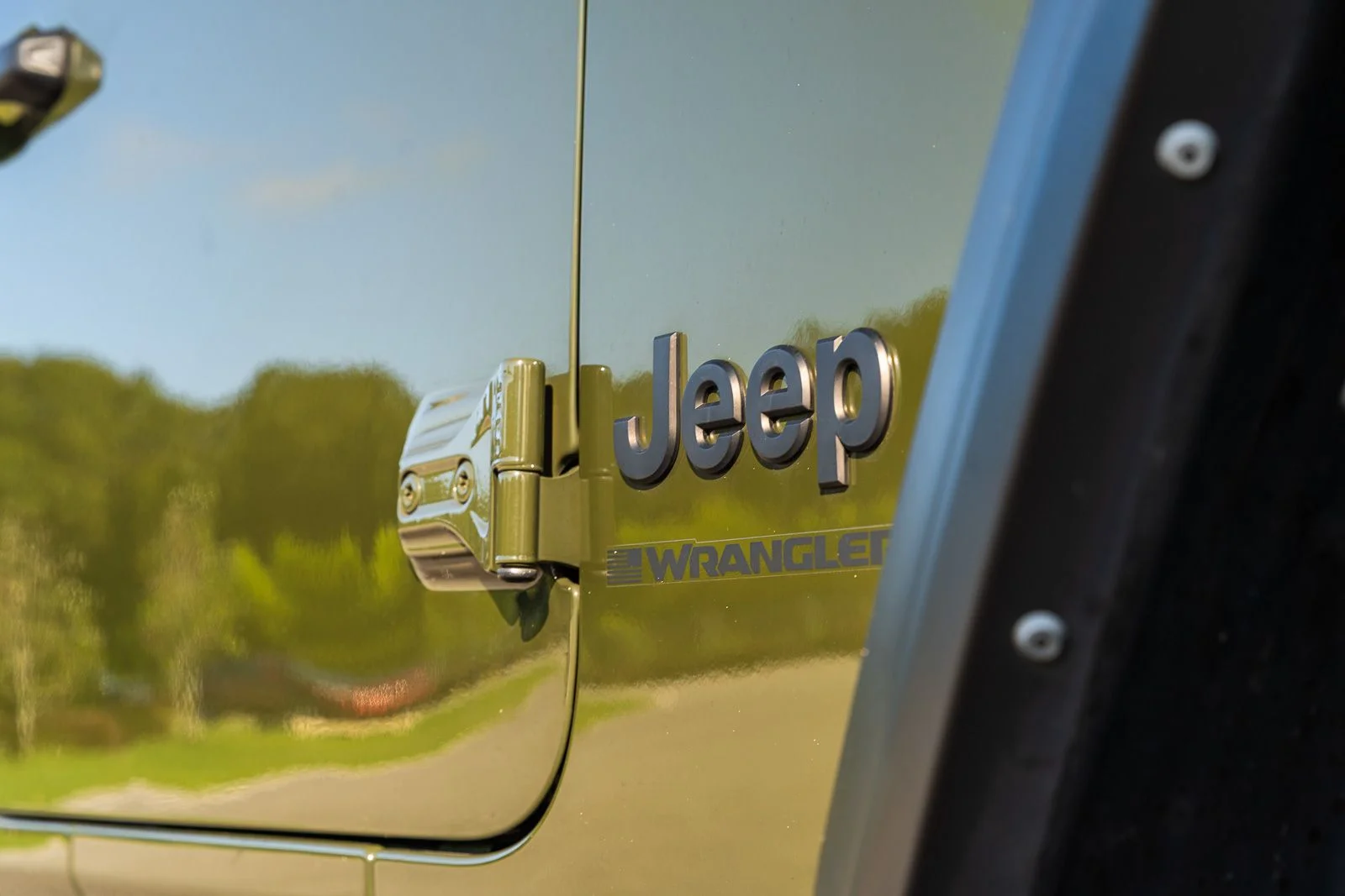 Used 2023 Green Jeep Sport S image 10