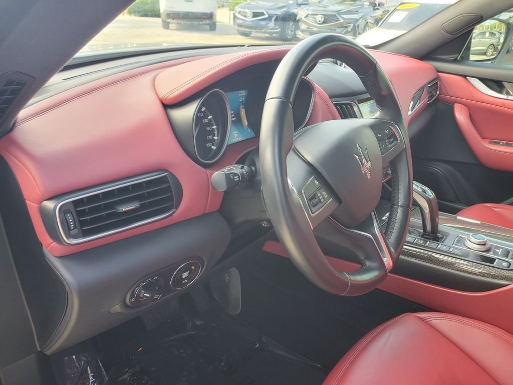 Used 2019 White Maserati Base image 15