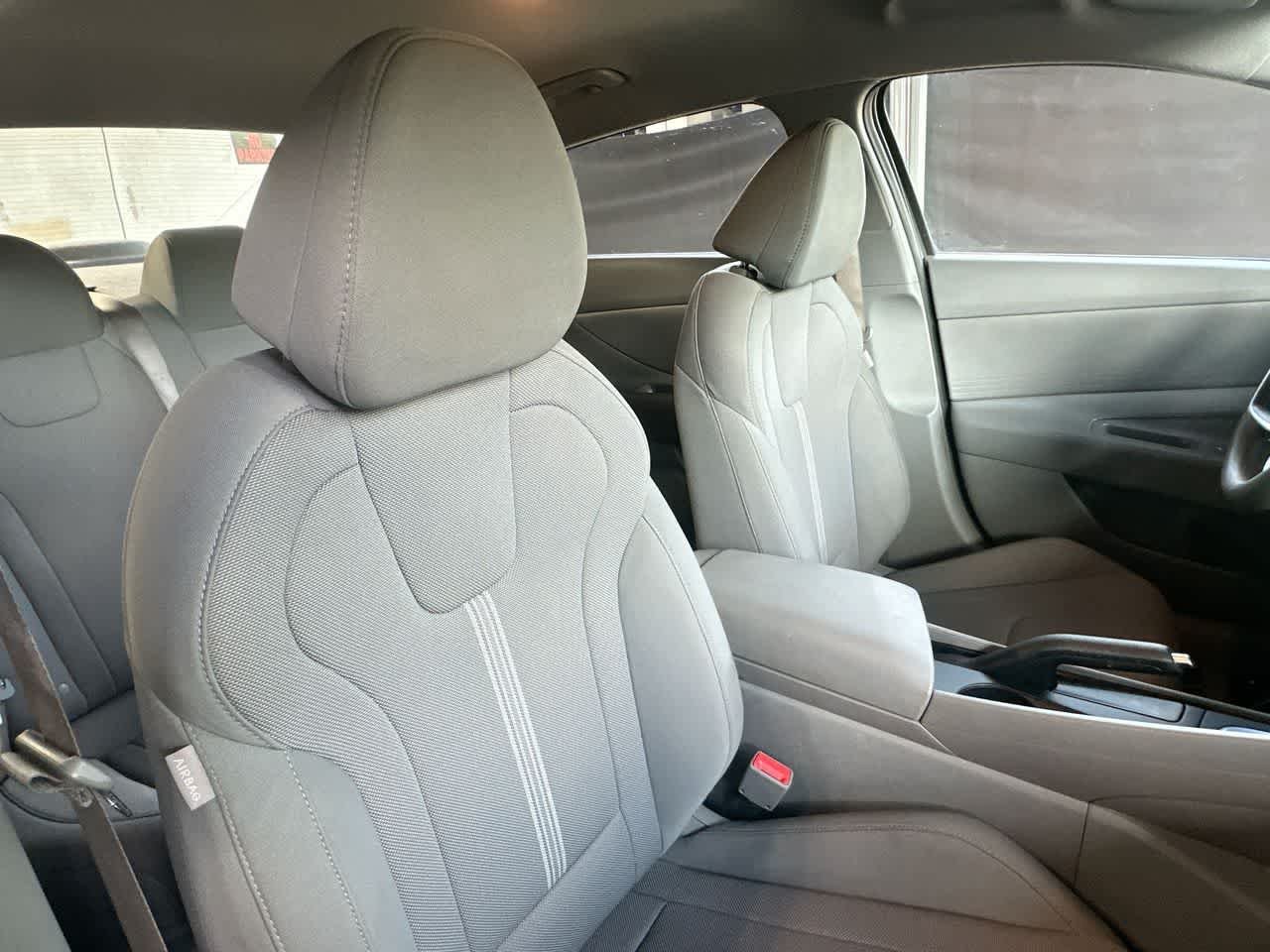 2025 Hyundai Elantra SE - Photo 27