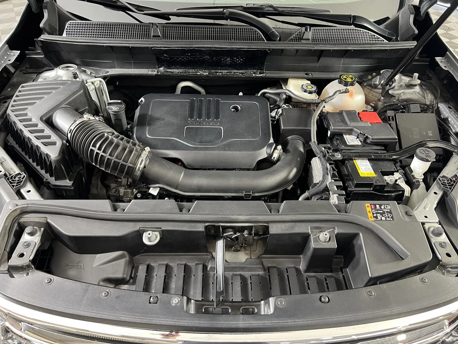 Used 2023 Sterling Metallic GMC SLE image 25