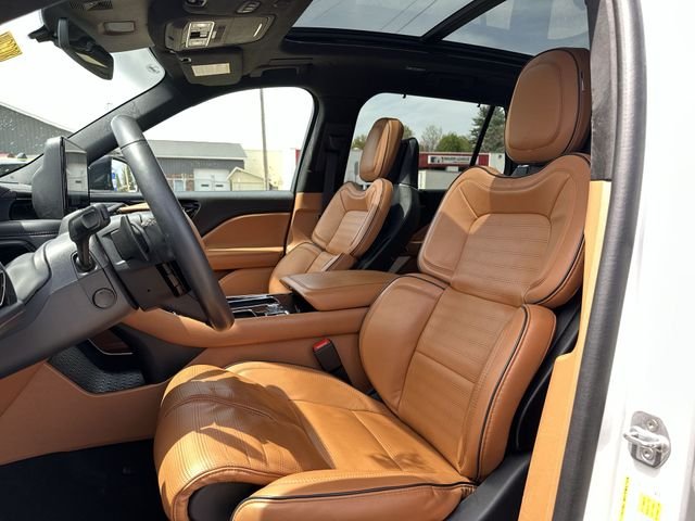 Used 2025 White Lincoln Black Label image 15