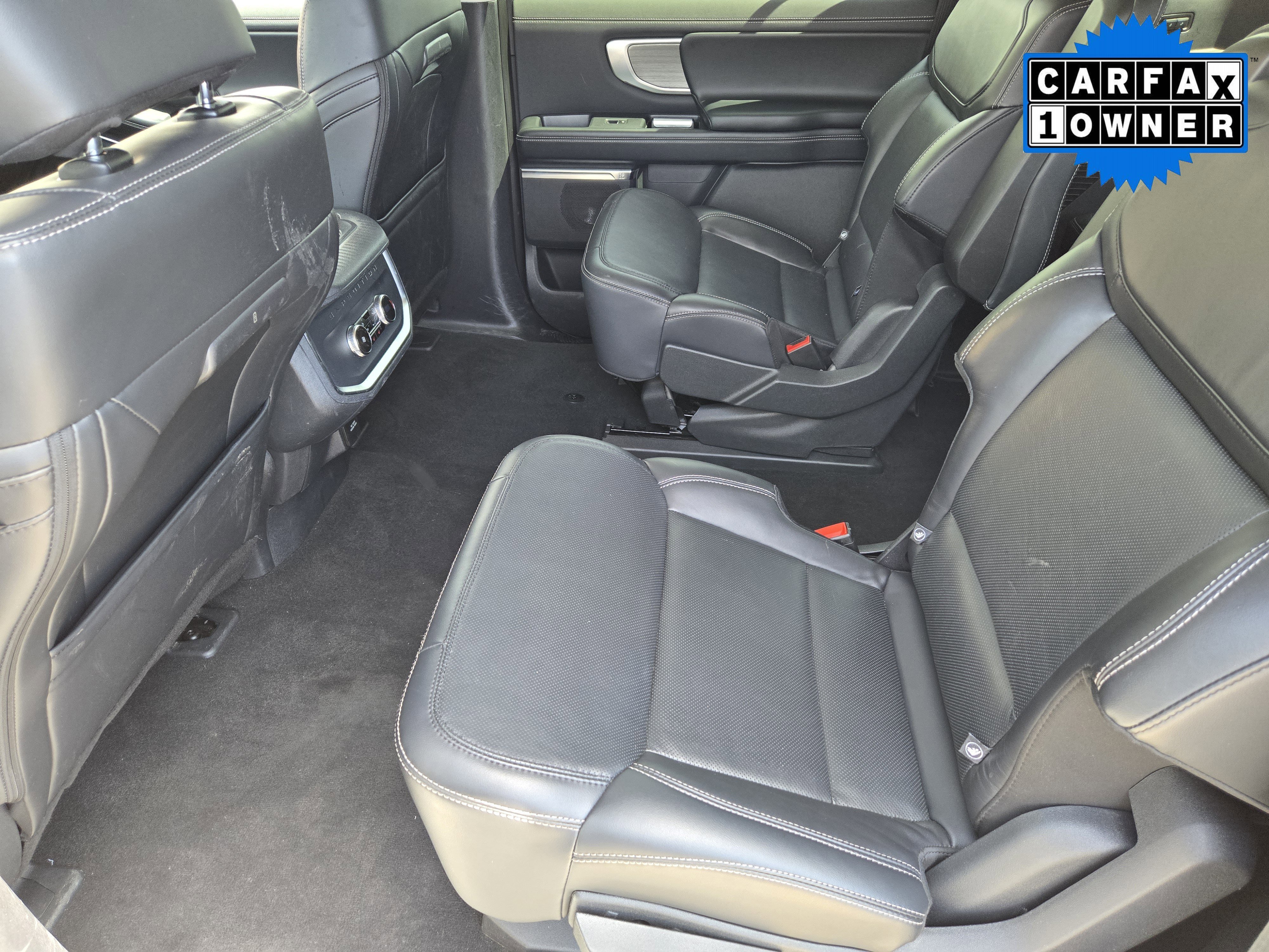 Certified Used 2025 Oxford White Ford Platinum image 27