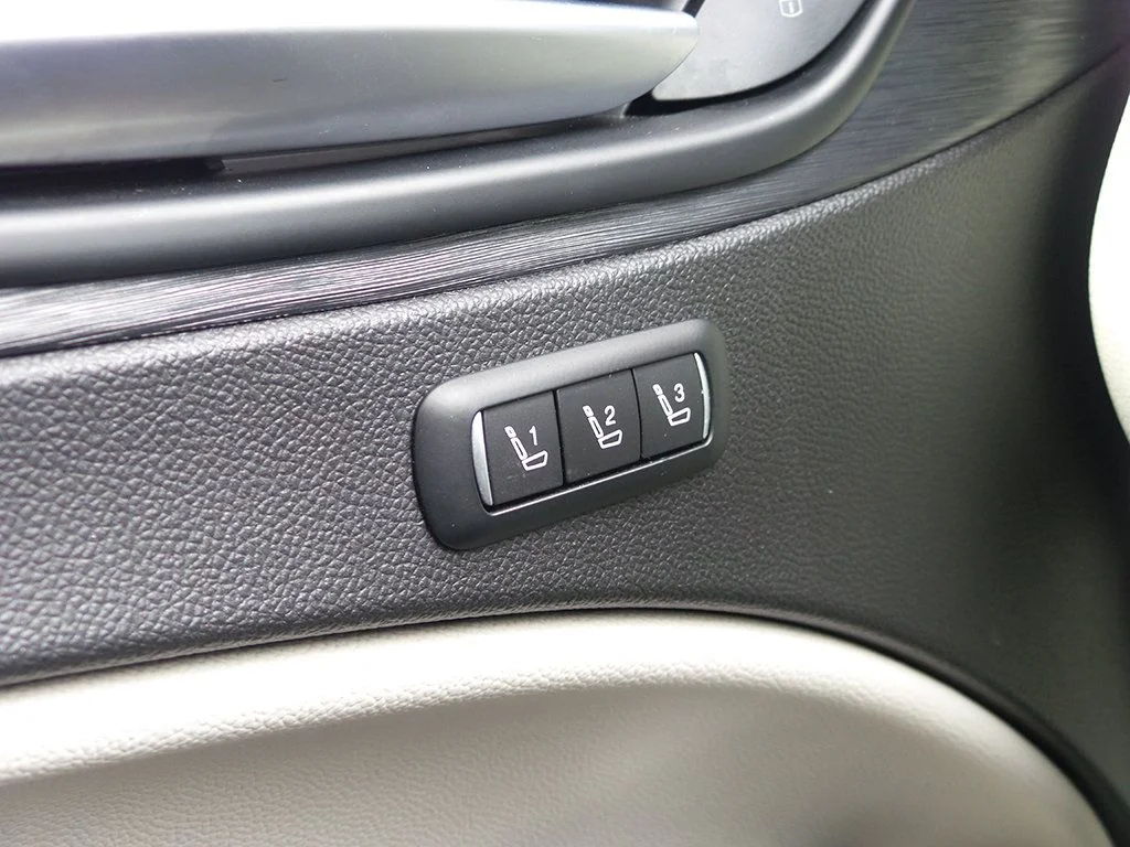 Used 2019 Black Alfa Romeo Base image 42