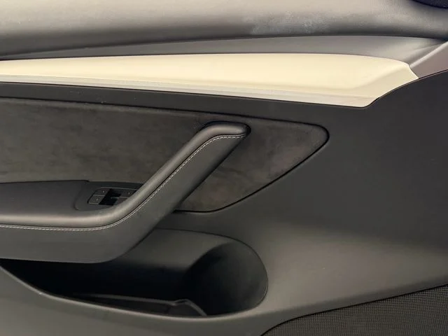 Used 2023 White Tesla Base image 19