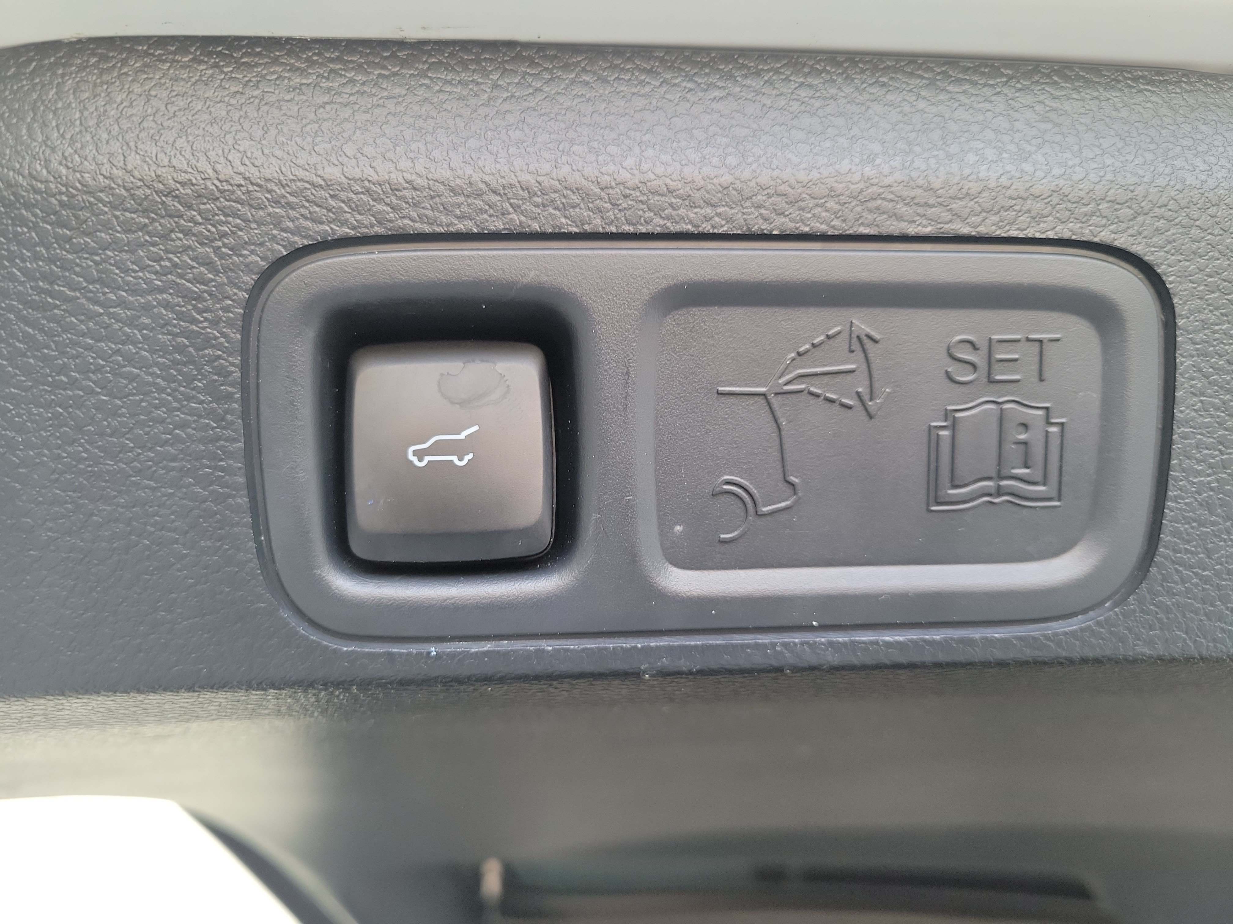 Used 2022 White Metallic Ford XLT image 11