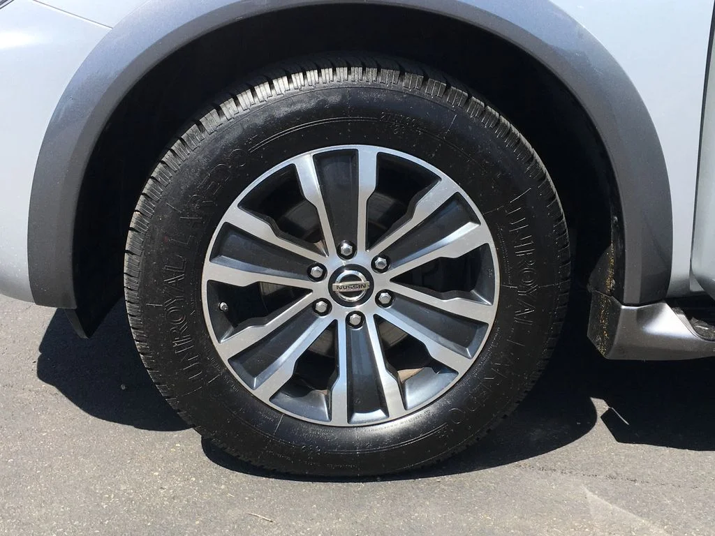 Used 2020 Silver Nissan SL image 41
