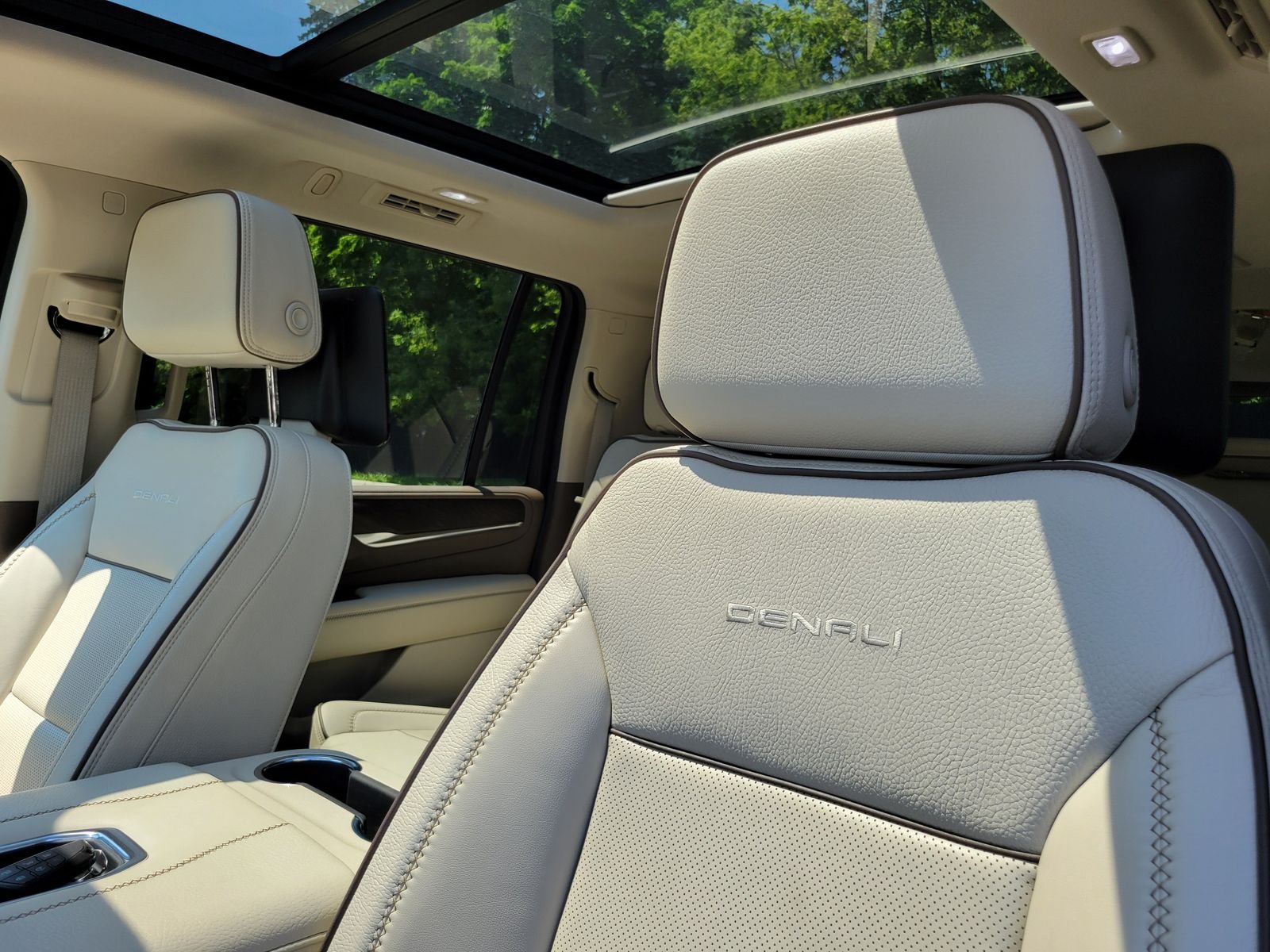 Used 2024 White GMC Denali image 12