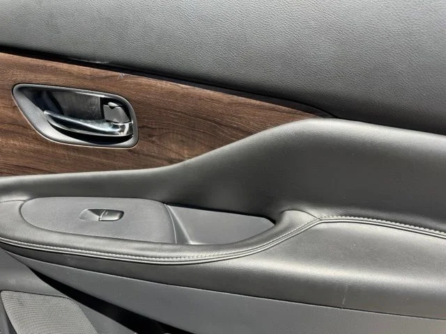 Used 2019 Black Nissan Platinum image 59