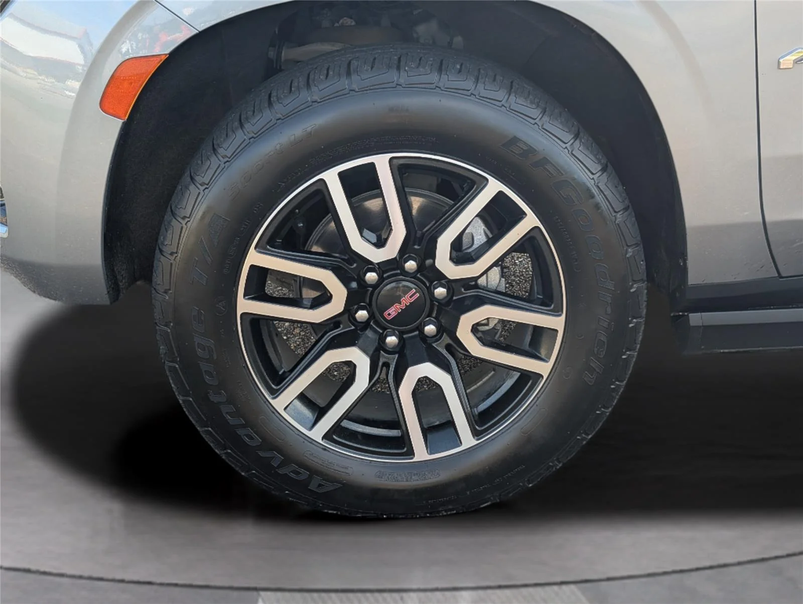 Used 2023 Sterling Metallic GMC AT4 image 39