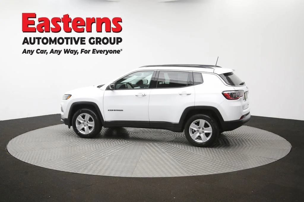 Used 2022 White Jeep Latitude image 61