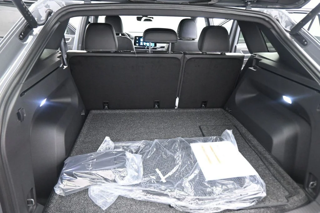 New 2026  Volkswagen 2.0T SEL R-Line Black image 41