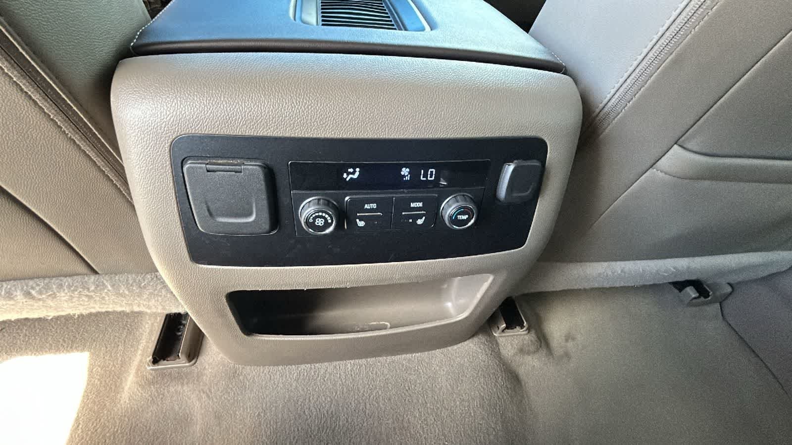 2020 Chevrolet Suburban Premier - Photo 25