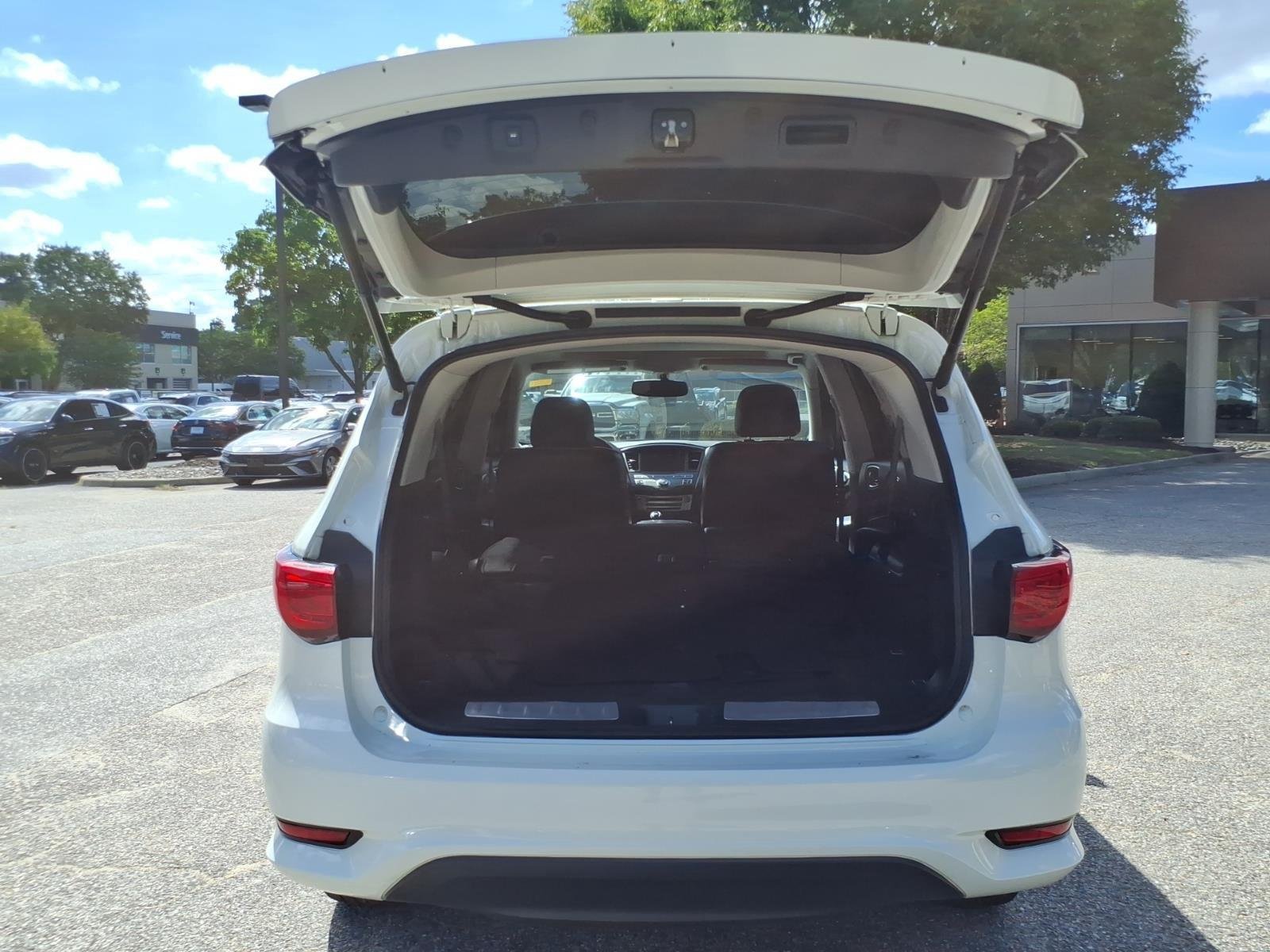 Used 2017 Majestic White INFINITI  image 30