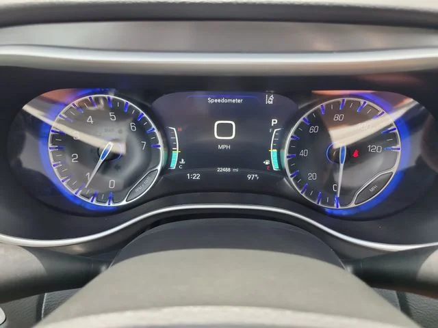 Used 2025 White Chrysler Select image 31