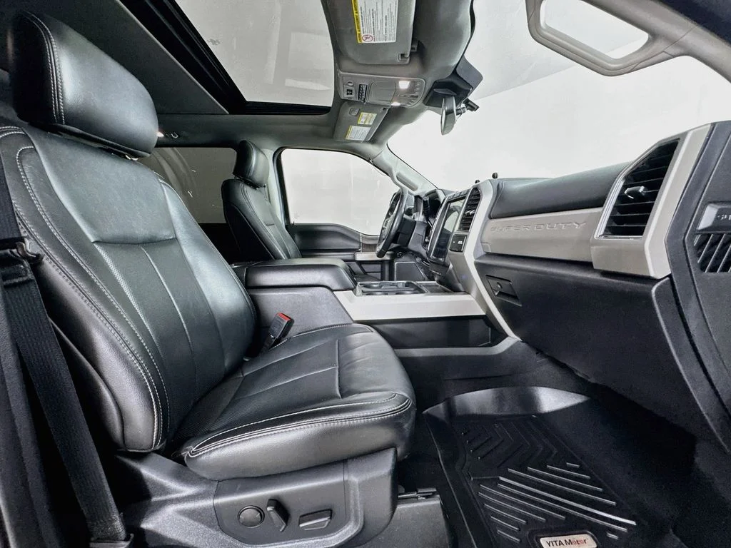Used 2020 Black Metallic Ford Lariat image 36