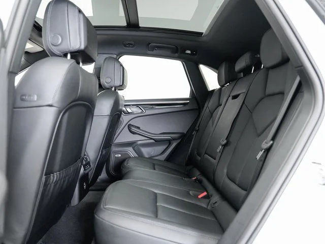 2025 Porsche Macan Base - Photo 24