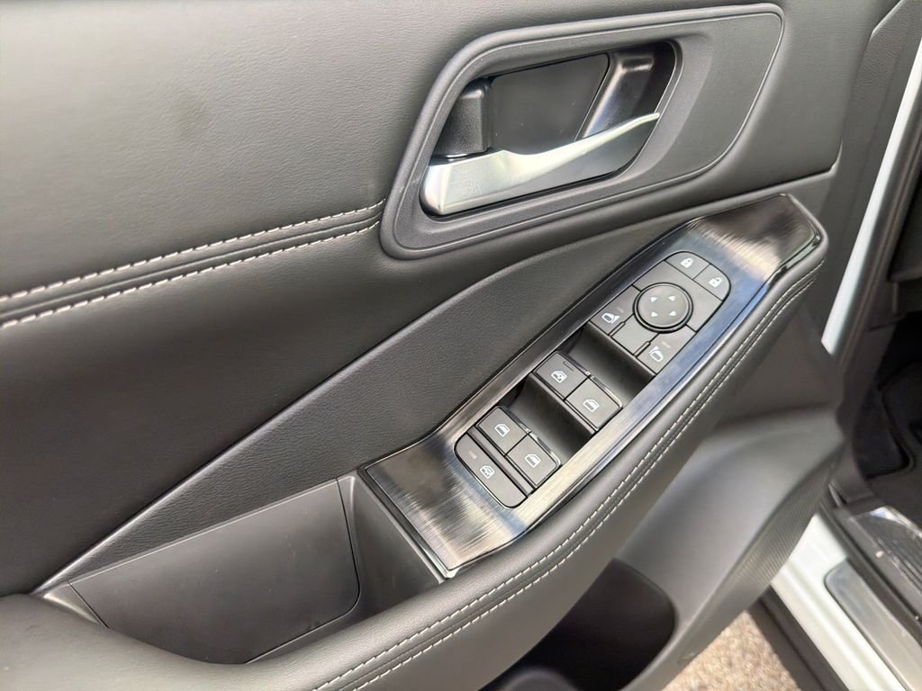 New 2026 Nissan Rogue Dark Armor 4D Sport Utility