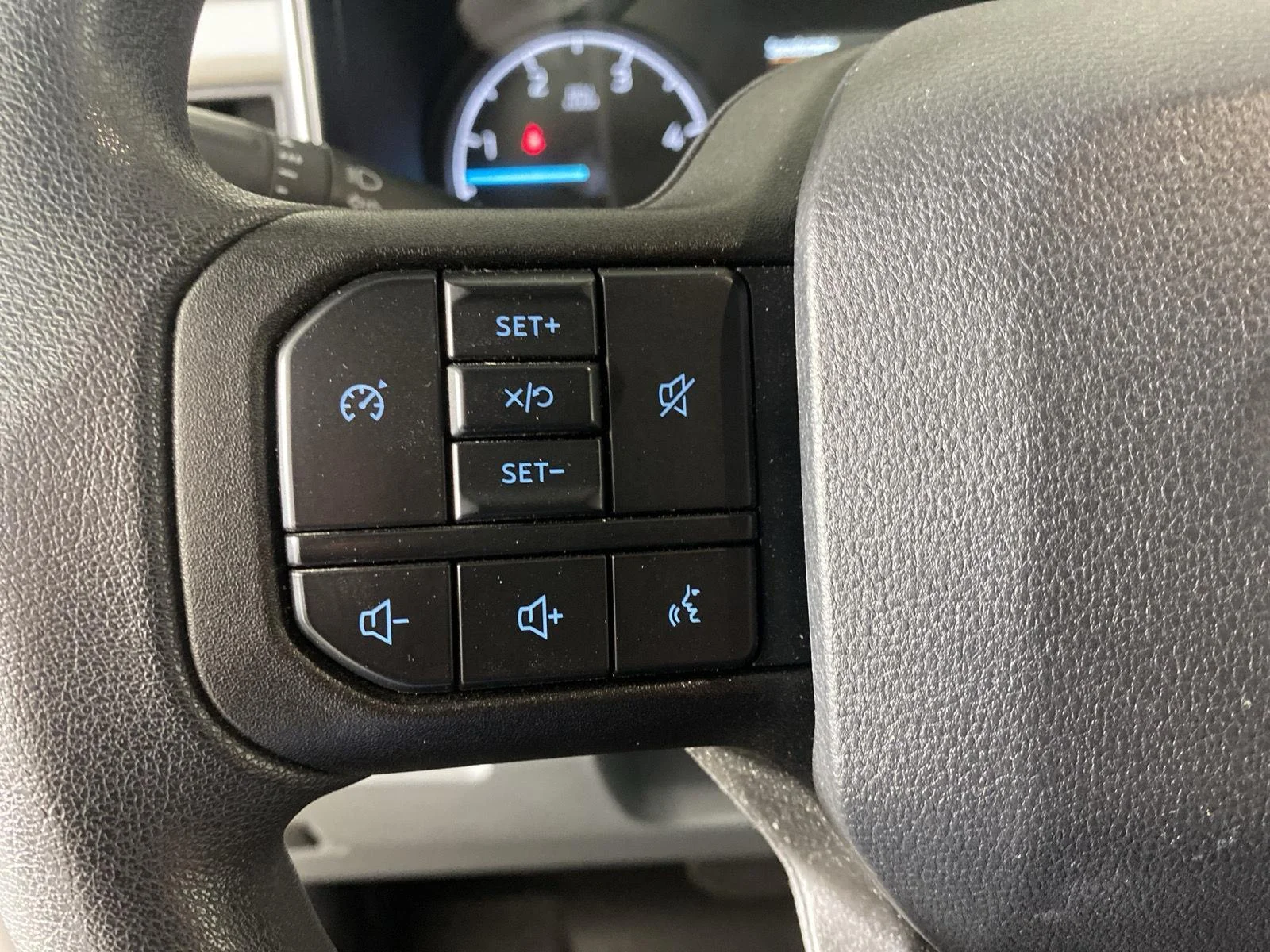 Used 2025 Oxford White Ford XLT image 18