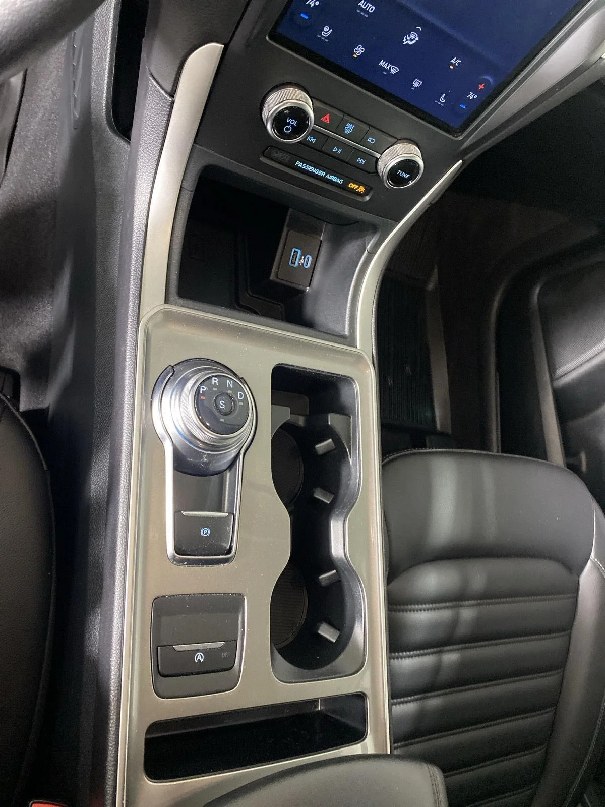 Used 2024 Iconic Silver Ford SEL image 25