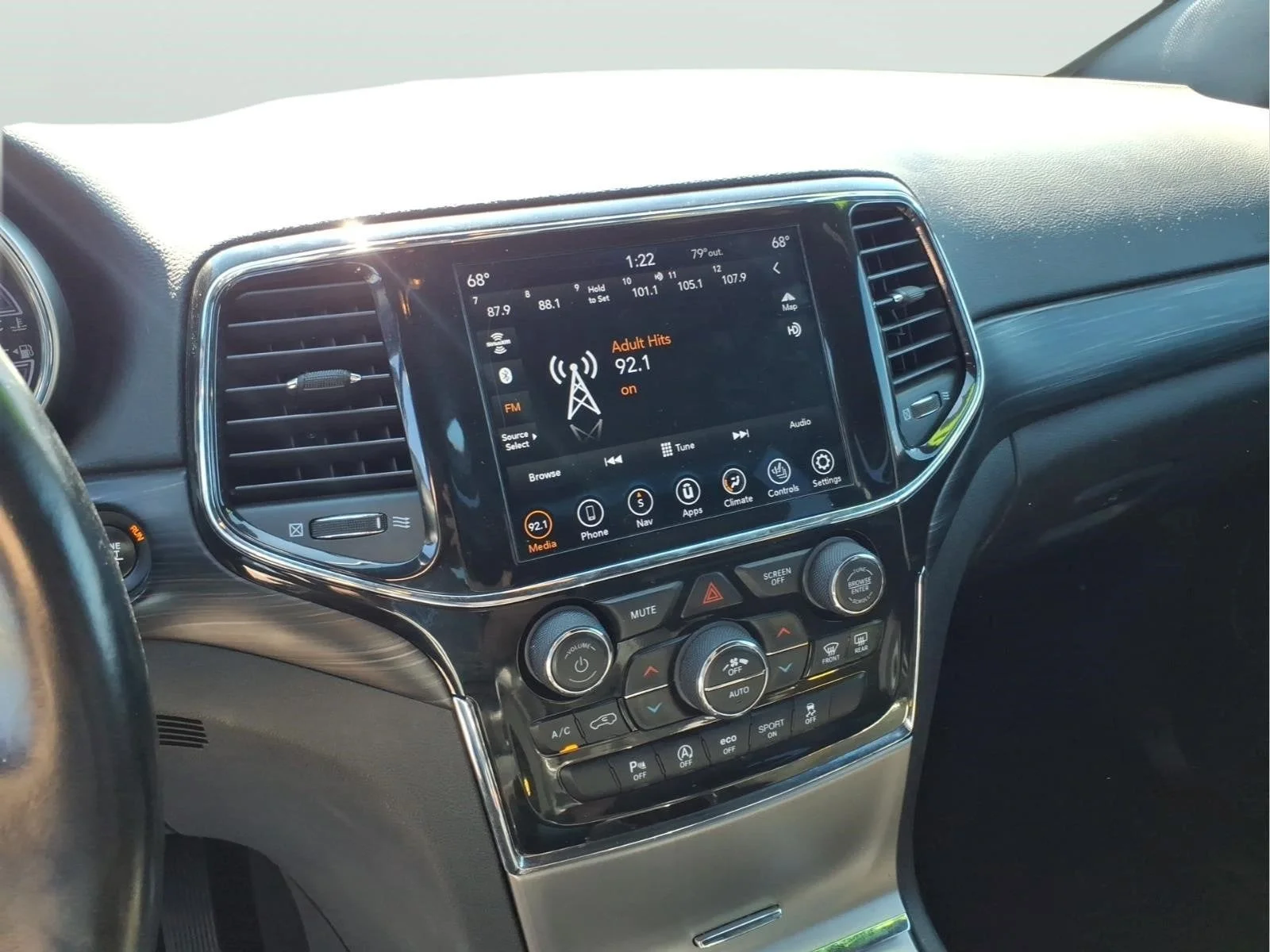 Used 2021 Granite Crystal Metallic Clearcoat Jeep Laredo X image 18