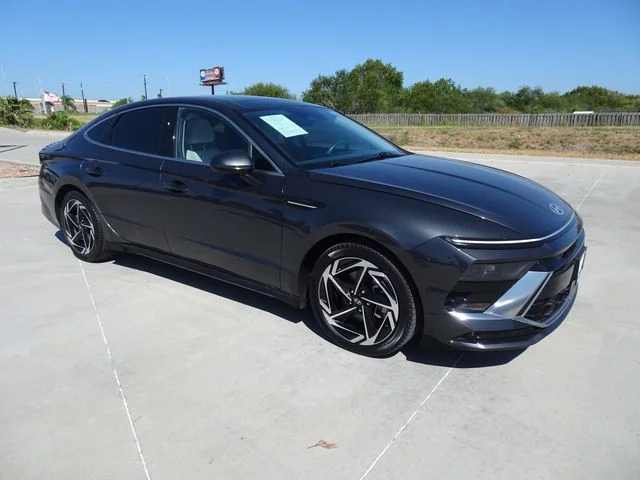 Used 2024 Gray Hyundai SEL image 3