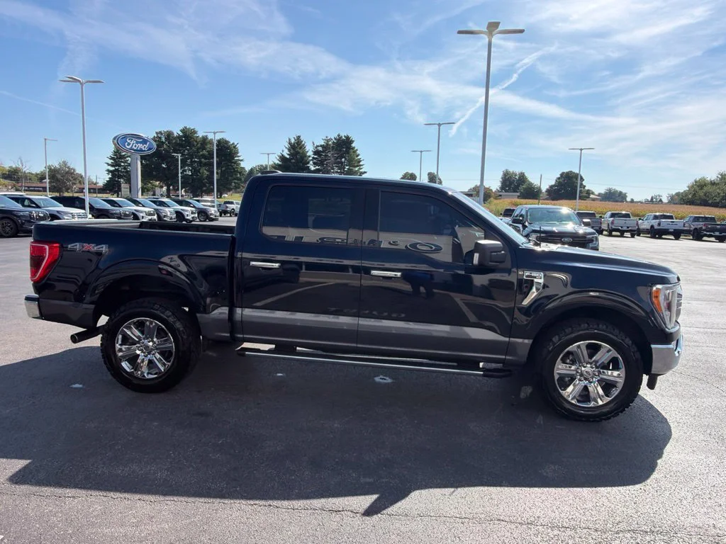Used 2021 Antimatter Blue Metallic Ford XLT image 6